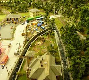 Spielplatz und Camper