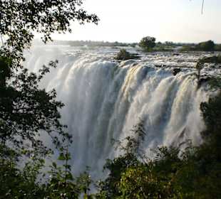 Victoria Falls kurz nach der Regenzeit