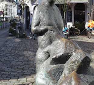 Impressionen vom Ottilie Hoffmann Denkmal