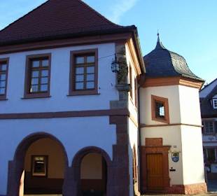 Das Rathaus in Weyher, Pfalz