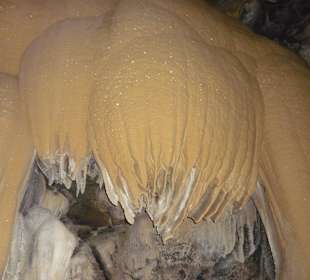 Wasserfall in der Höhle