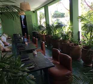 Überdachte mittlere Terasse 