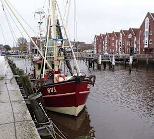 Ein Krabbenkutter im Hafen