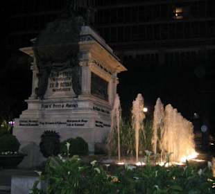 Ein Brunnen mitten in Granada