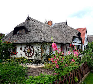 Häuschen an der Klosterruine Eldena