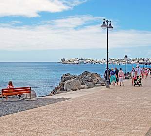 Aussicht auf Playa-Blanca Promenade