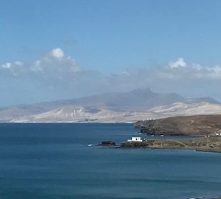 Die Aussicht vom Berg übers Meer