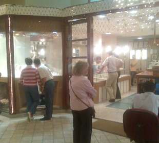 Im Golden Coast Hotel (Juwelier Lidya)