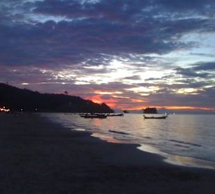 Strandkulisse Batik, abends