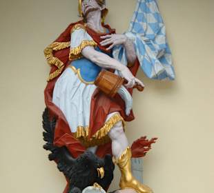 Brunnenfigur im Innenhof