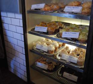 Sweet Revenche - Vitrine mit Cupcakes