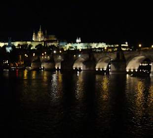 Karlsbrücke bei Nacht