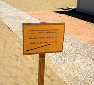 Hinweis links mit Hund rechts ohne