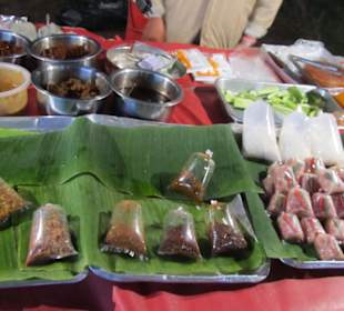 Der Bangtao Nacht-Markt mit Angeboten 031