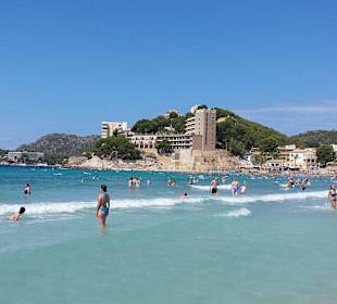 Strand 5 Minuten Fußweg vom Hotel Paguera Park entfernt.