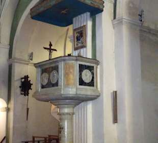 Die Kanzel in der Kathedrale San Pietro