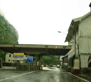 Auffahrt alte Grenzstation