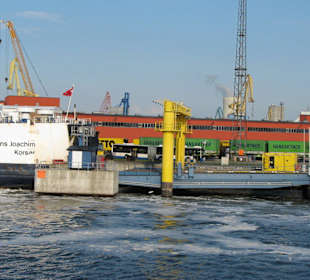 Fähre von/nach Gedser am Seehafen