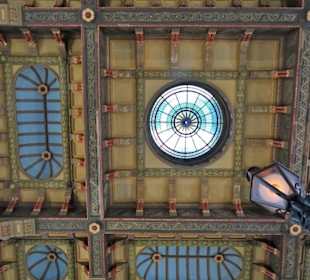 Blick zur Decke der Bahnhofshalle