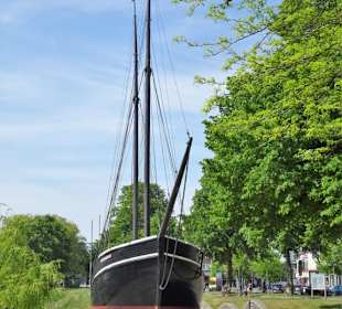 Die "Hermine" am Cuxhavener Schleusenpriel