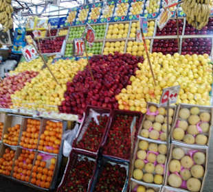 Früchteauswahl in Dahar auf dem Souk