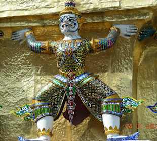 Wat Phra Khaeo Goldene Chedis