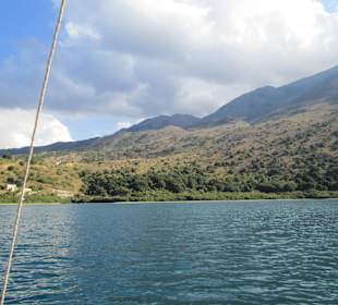 С катамарана