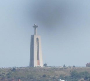 El monumento desde lejos