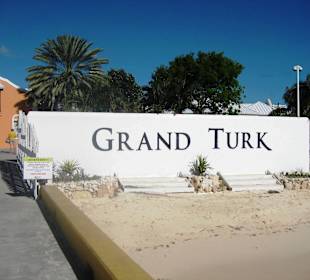 Eingang zum Terminal vom Pier aus