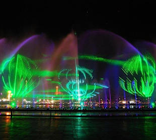 Pokaz świetlny na wodzie