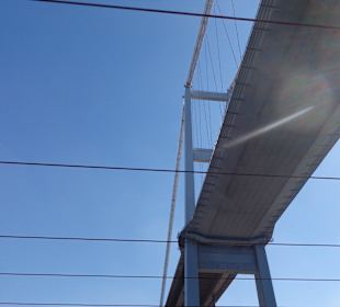 Unter der Bosporus Brücke