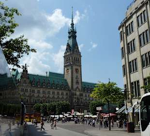 Rathaus von der Mönkebergstr.  gesehen
