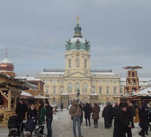 Schloss mit Weihnachtsmarkt