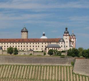 Die Festung über den Weinbergen