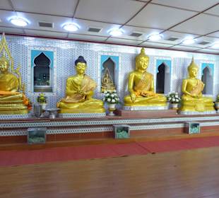 Schöne Buddhastatuen