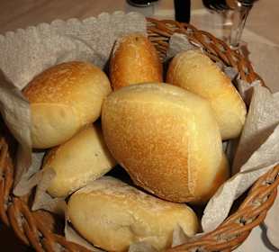 Warme Pizza-Brötchen als Gruß aus der Küche