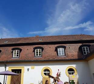 Nebengebäude am Eingang