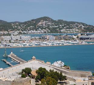 Ausblick von der Burg nach Talamanca