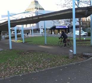 Skulptur Durchbrochene Fläche im Raum