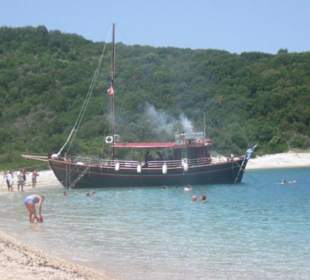 Das Barbeque wird direkt auf dem Boot zubereitet