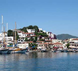 Einfahrt mit dem Boot in den Hafen