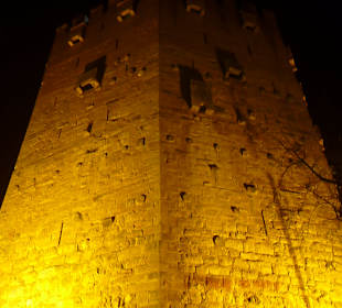 Roter Turm bei Nacht