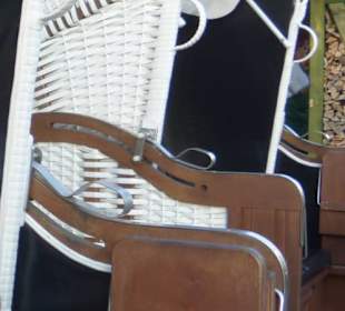 Man kann u.a. im Strandkorb zum Essen sitzen