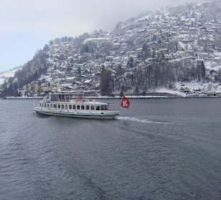 Экскурсионный корабль