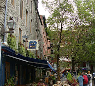 Near Marche Champlain