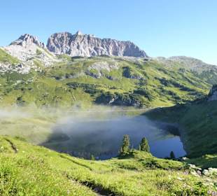 Morgennebel über dem Formarinsee
