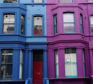 Bunte Häuse gibt es überall in Notting Hill 