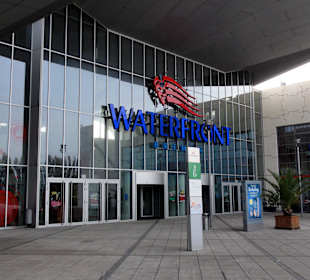 Eingang zur Waterfront von der  Weserseite