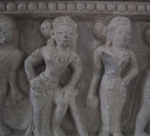 Tänzerinnen um Cham Museum.