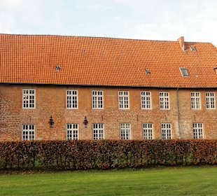 Außenansicht der Burg Blomendal